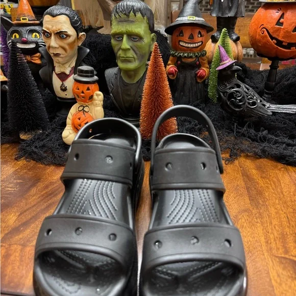 CROCS Mega Crush Black Platform Sandals size 8 - Picture 2 of 3